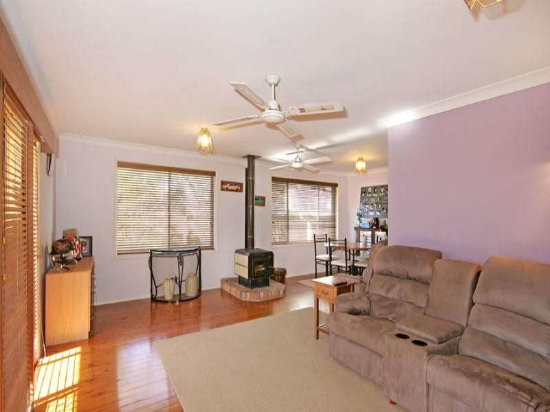 8 Roger Crescent, Berkeley Vale NSW 2261