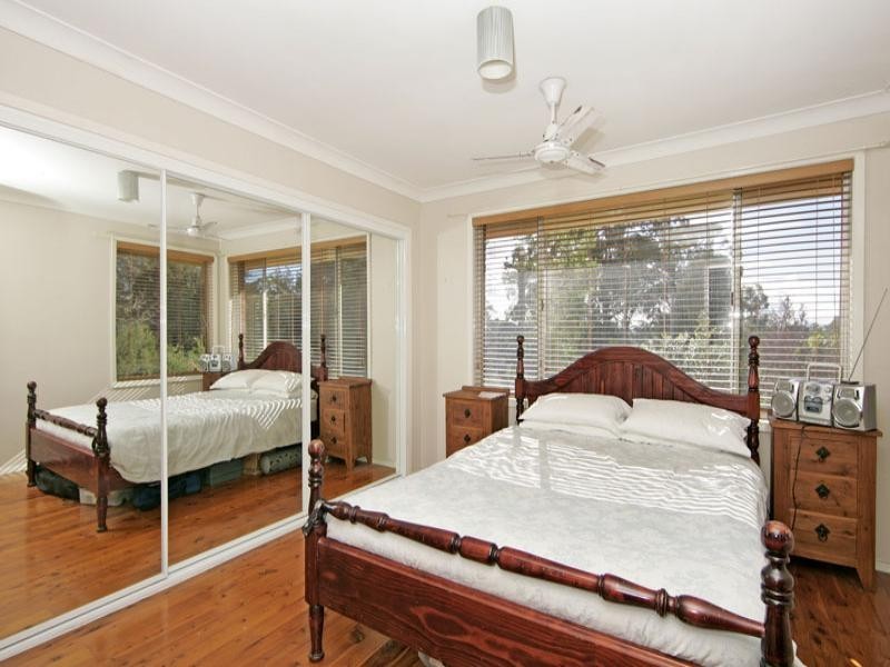 8 Roger Crescent, Berkeley Vale NSW 2261