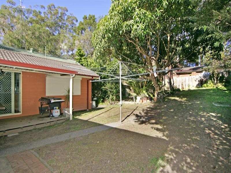 8 Roger Crescent, Berkeley Vale NSW 2261