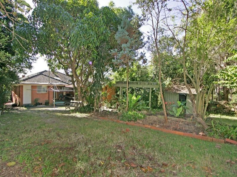 8 Roger Crescent, Berkeley Vale NSW 2261
