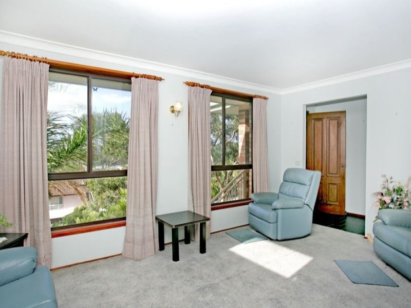 32 Valley View Road, Bateau Bay NSW 2261