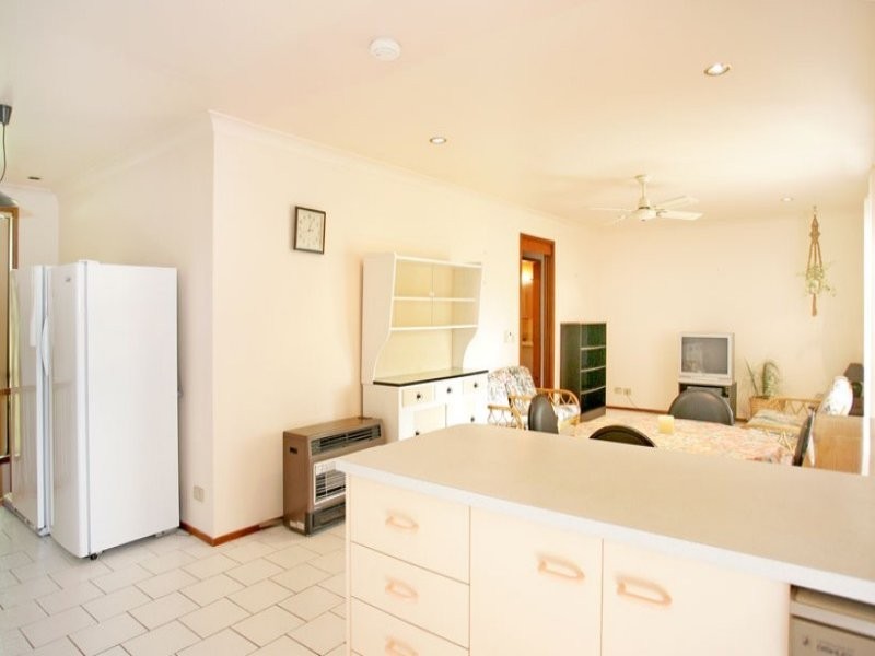 32 Valley View Road, Bateau Bay NSW 2261