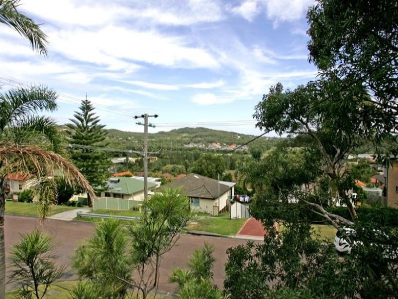 32 Valley View Road, Bateau Bay NSW 2261