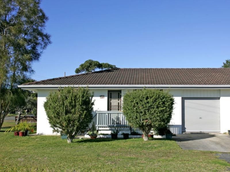 2/1 Papala Avenue, Bateau Bay NSW 2261