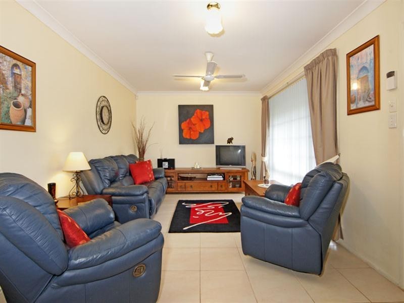 25 Castlereagh Crescent, Bateau Bay NSW 2261