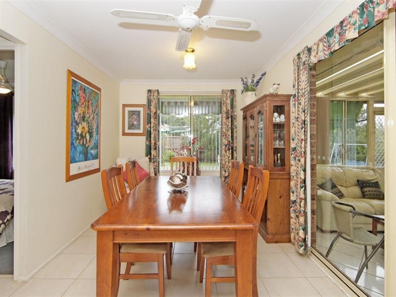 25 Castlereagh Crescent, Bateau Bay NSW 2261