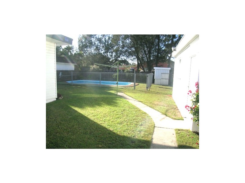 4 Hume Boulevard, Killarney Vale NSW 2261