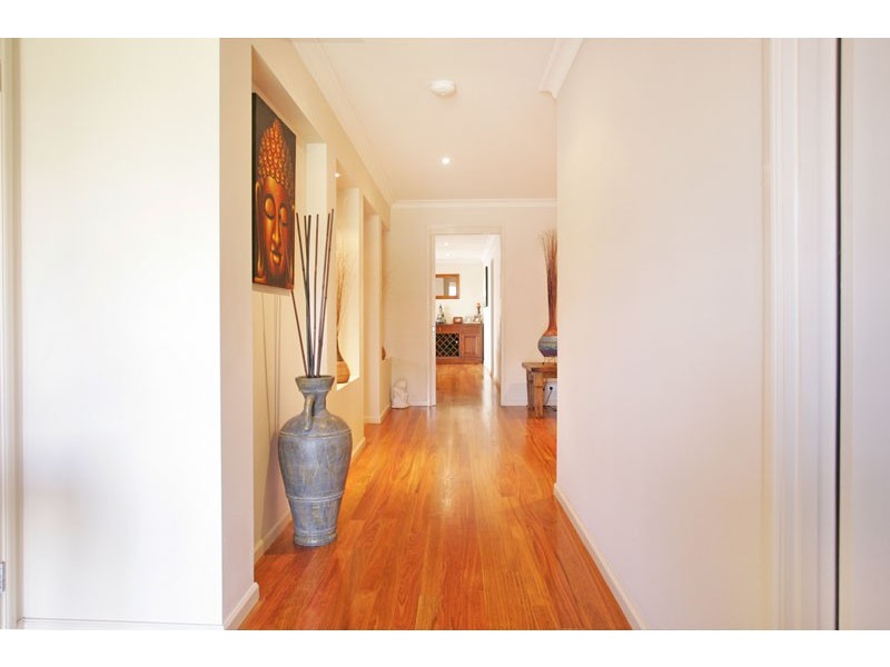 42 Bataan Circuit, Bateau Bay NSW 2261