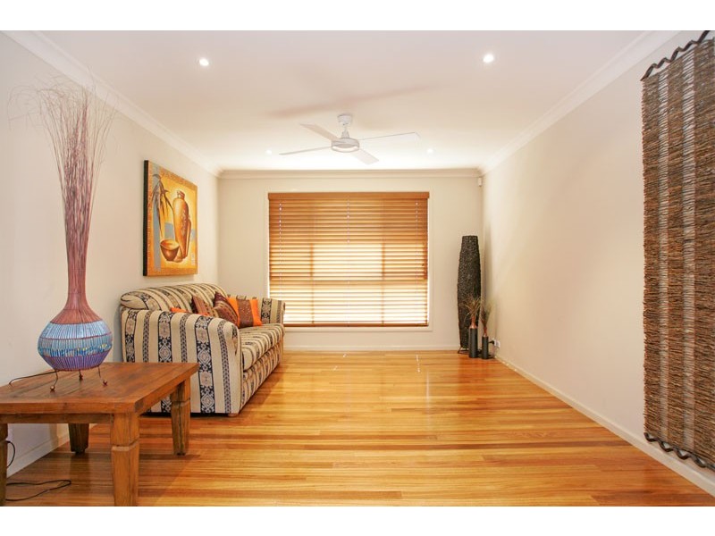 42 Bataan Circuit, Bateau Bay NSW 2261