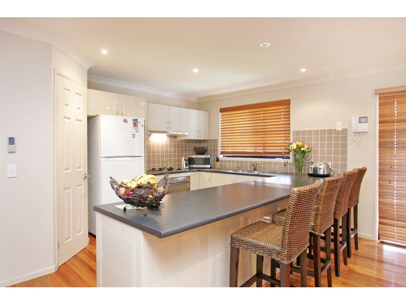 42 Bataan Circuit, Bateau Bay NSW 2261