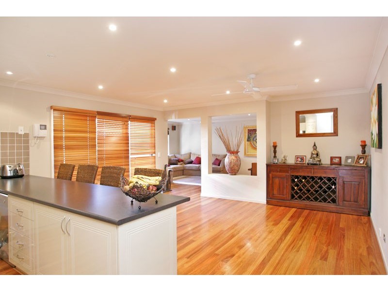 42 Bataan Circuit, Bateau Bay NSW 2261