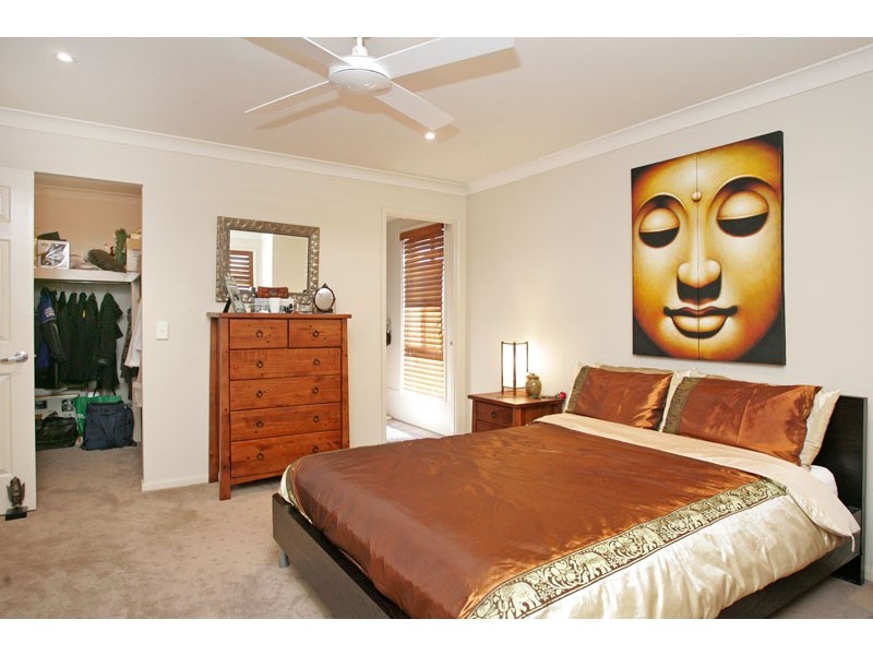 42 Bataan Circuit, Bateau Bay NSW 2261