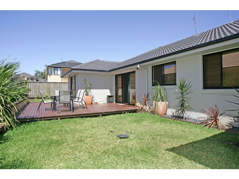 42 Bataan Circuit, Bateau Bay NSW 2261