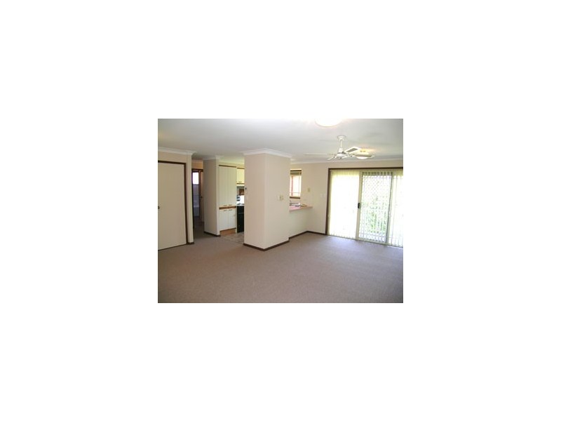 1/2 Dunning Avenue, Bateau Bay NSW 2261