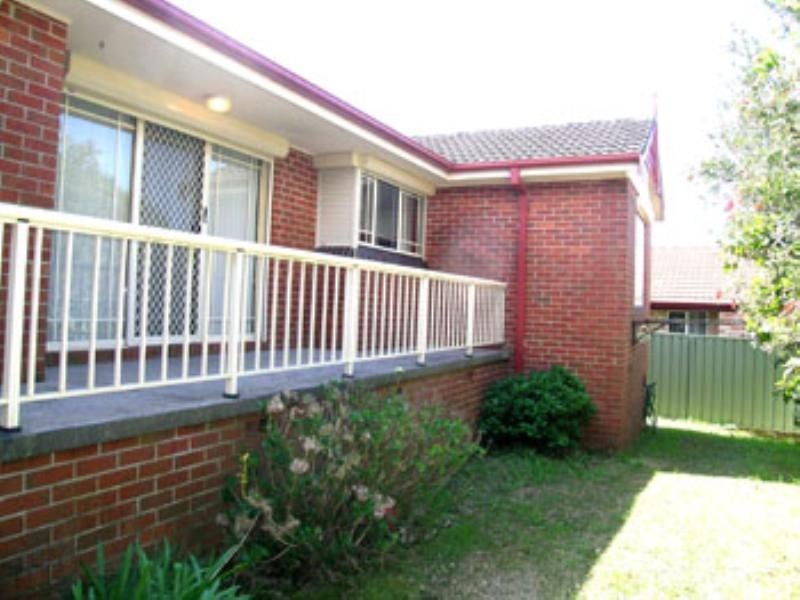 1/2 Dunning Avenue, Bateau Bay NSW 2261