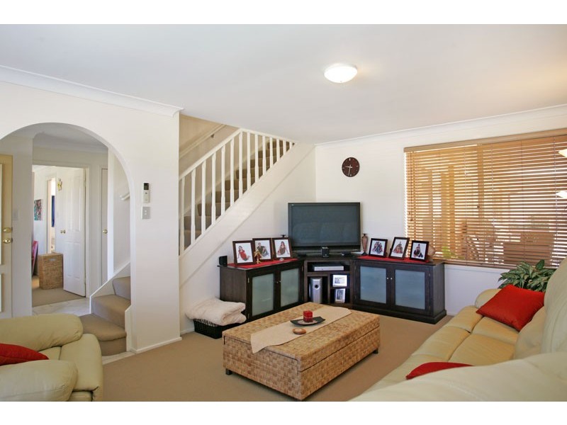 10 Scarborough Place, Bateau Bay NSW 2261