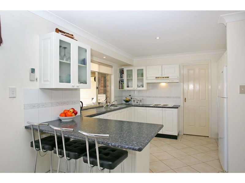 10 Scarborough Place, Bateau Bay NSW 2261