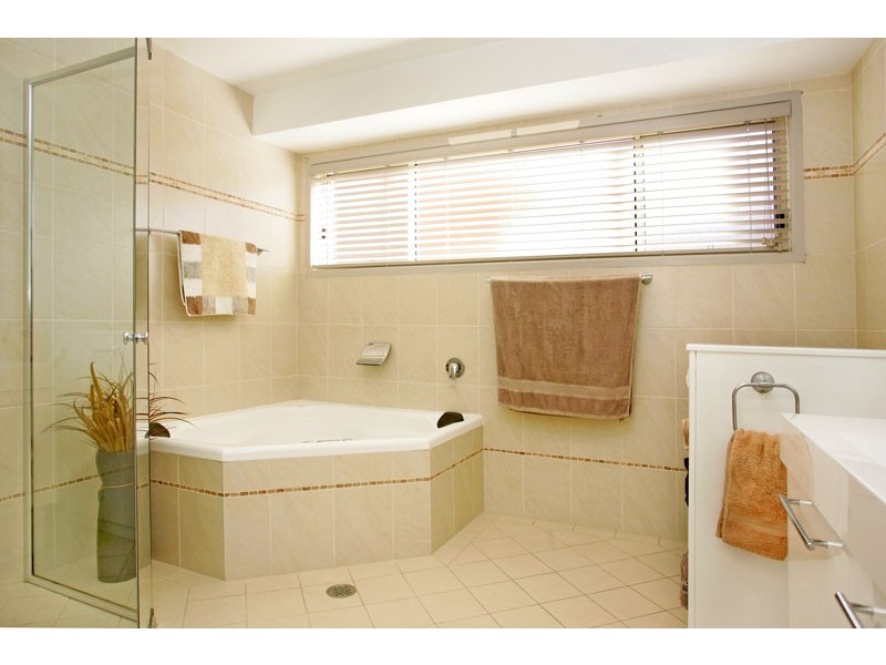 10 Scarborough Place, Bateau Bay NSW 2261