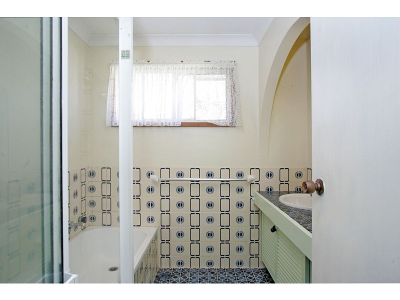 528 The Entrance Road, Bateau Bay NSW 2261