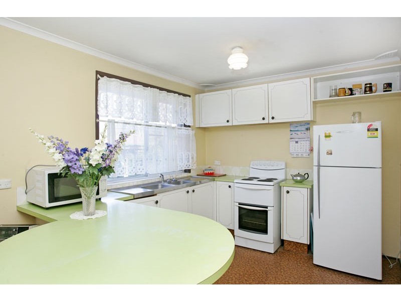 27 Sierra Avenue, Bateau Bay NSW 2261