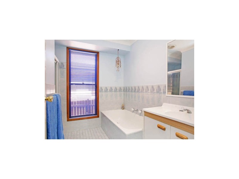 149 Cresthaven Avenue, Bateau Bay NSW 2261