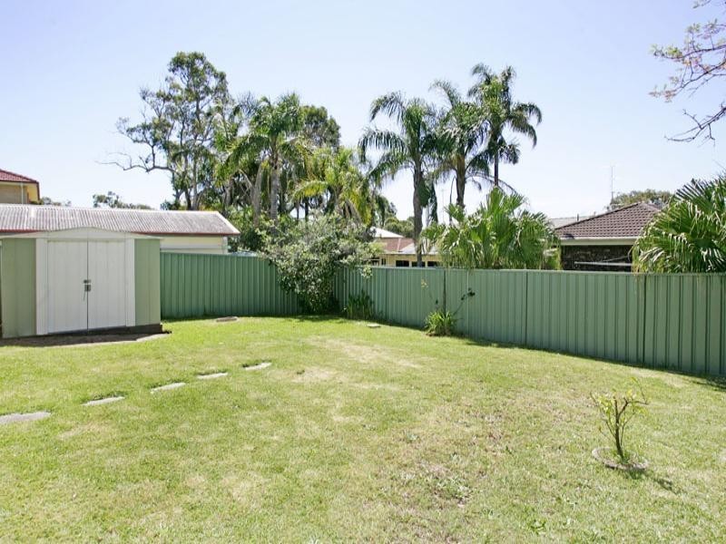 13 Sabrina Avenue, Bateau Bay NSW 2261