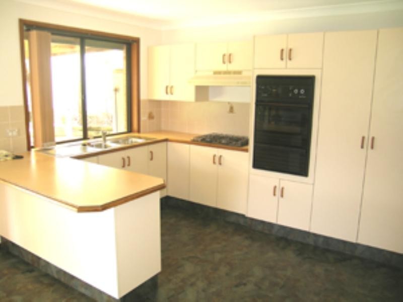 8 Montana Street, Bateau Bay NSW 2261