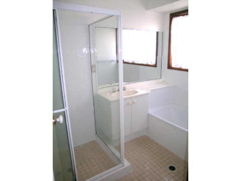 8 Montana Street, Bateau Bay NSW 2261