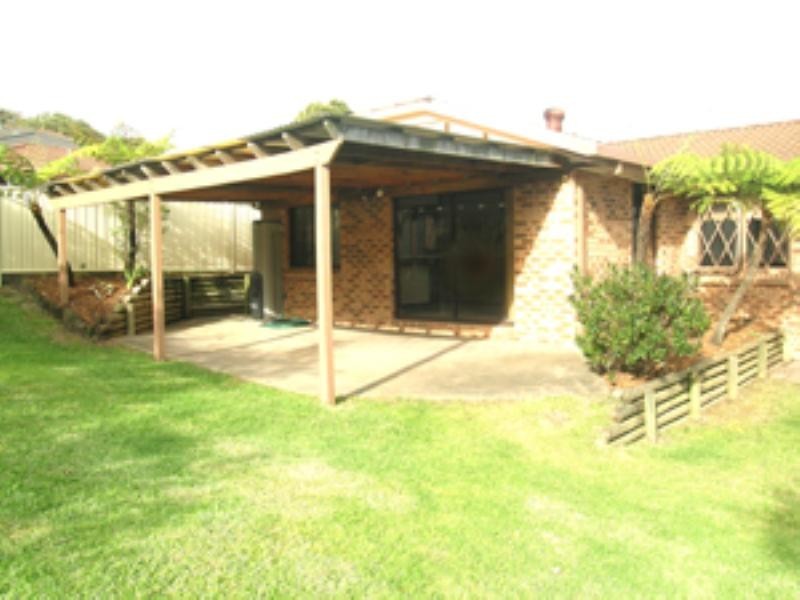 8 Montana Street, Bateau Bay NSW 2261