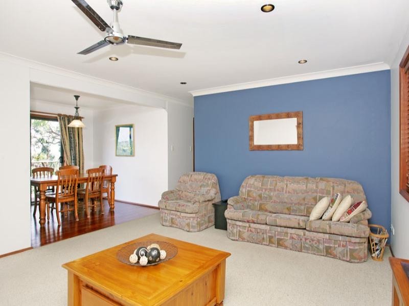 17 Valley View Road, Bateau Bay NSW 2261