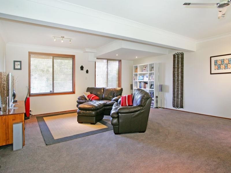 17 Valley View Road, Bateau Bay NSW 2261