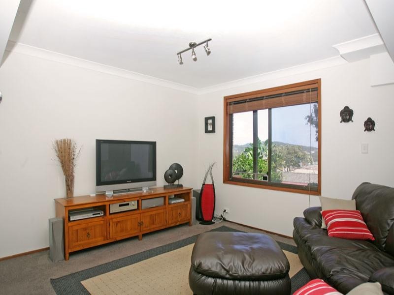 17 Valley View Road, Bateau Bay NSW 2261