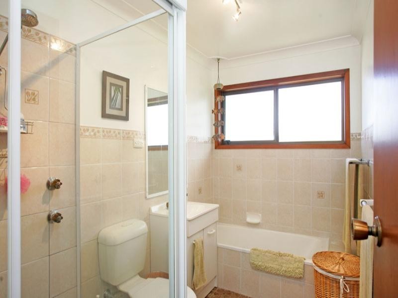 17 Valley View Road, Bateau Bay NSW 2261