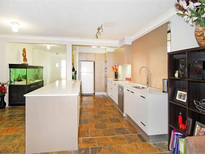 138 Cresthaven Avenue, Bateau Bay NSW 2261