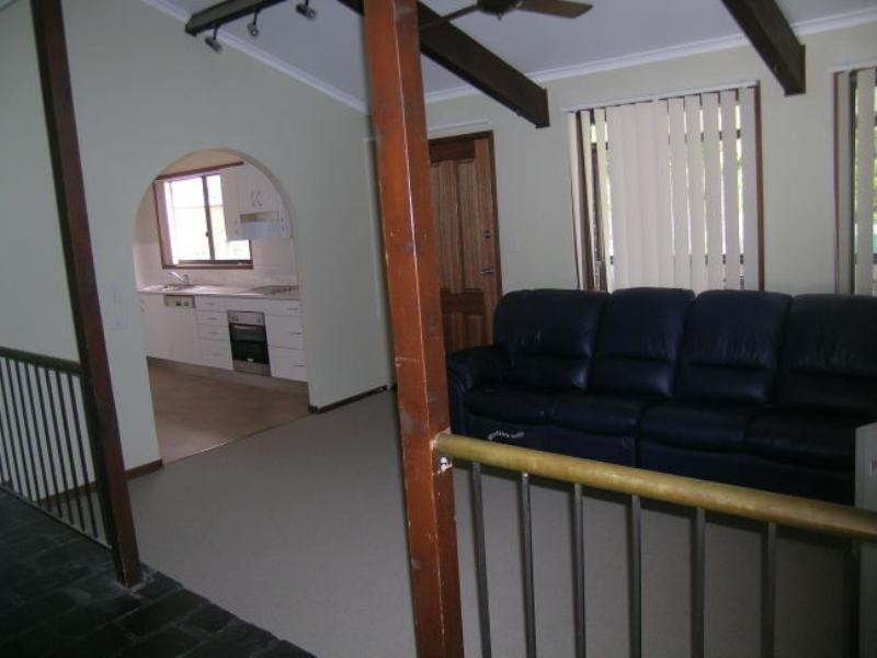 121 Cresthaven Avenue, Bateau Bay NSW 2261