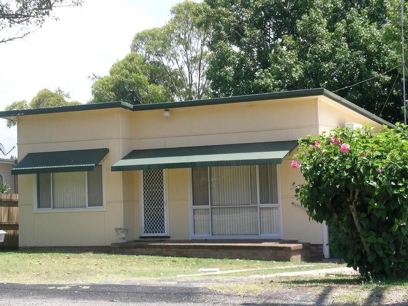 57 Lakin Street, Bateau Bay NSW 2261