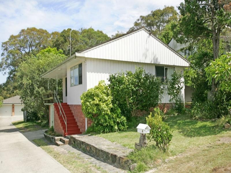 4 Shannon Parade, Berkeley Vale NSW 2261