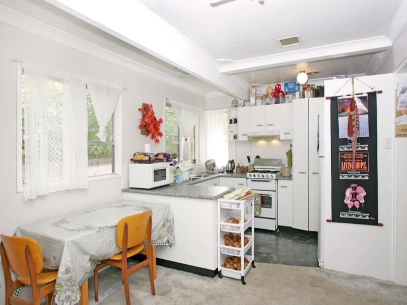 4 Shannon Parade, Berkeley Vale NSW 2261