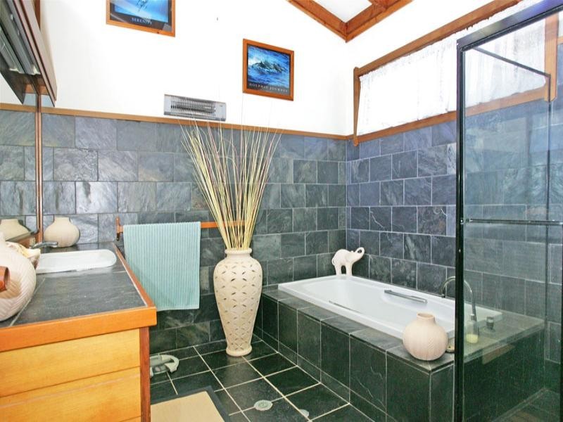 7 Northview Drive, Bateau Bay NSW 2261