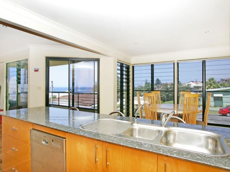 18 Narrawa Avenue, Blue Bay NSW 2261