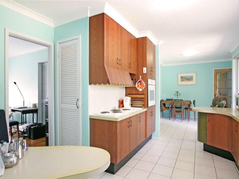 18 Hilltop Street, Bateau Bay NSW 2261