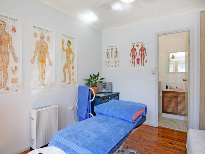 18 Hilltop Street, Bateau Bay NSW 2261