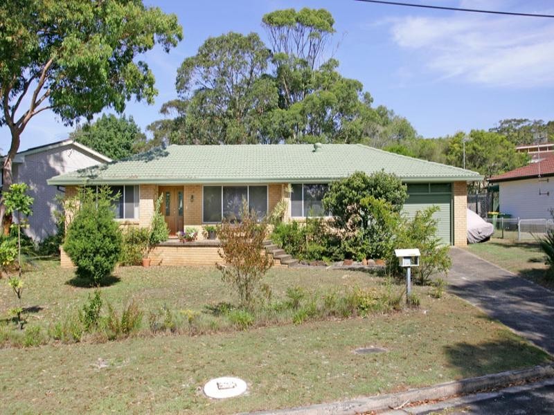 18 Hilltop Street, Bateau Bay NSW 2261