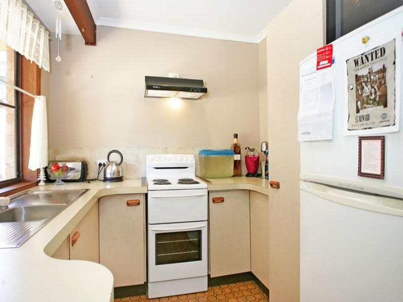 11 Pendant Parade, Killarney Vale NSW 2261