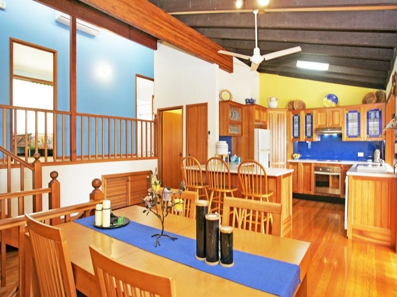 4 Seaspray Close, Bateau Bay NSW 2261