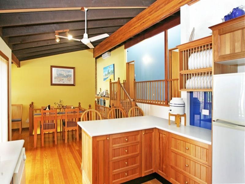 4 Seaspray Close, Bateau Bay NSW 2261