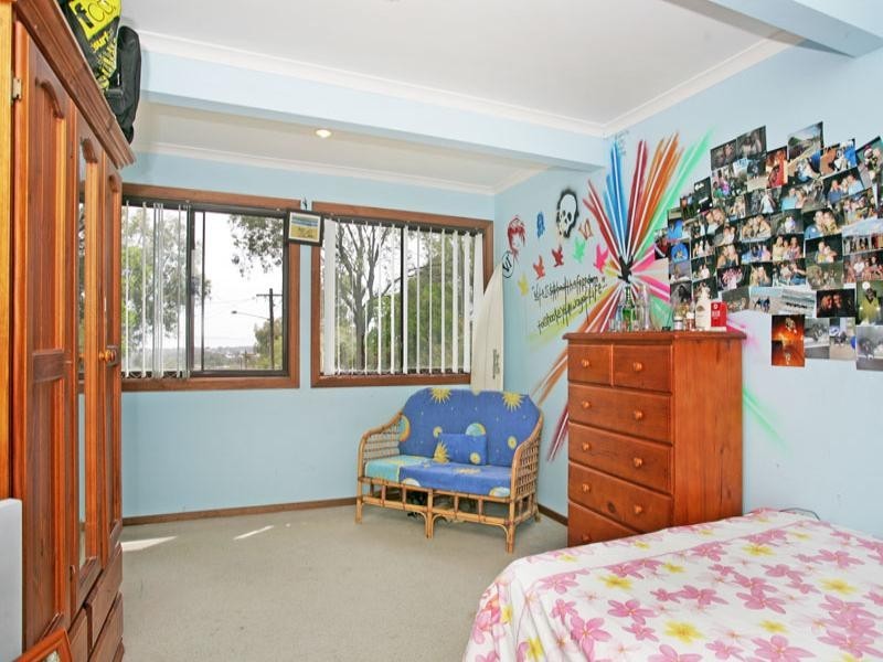 4 Seaspray Close, Bateau Bay NSW 2261