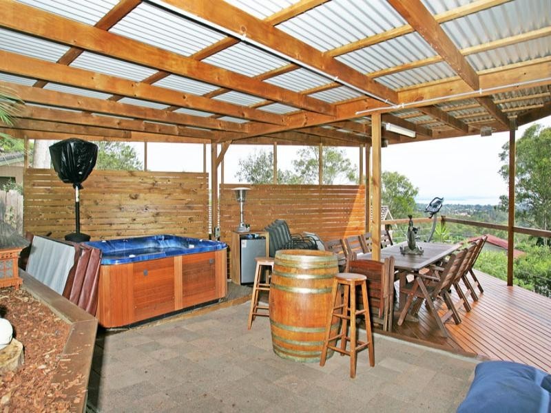 4 Seaspray Close, Bateau Bay NSW 2261