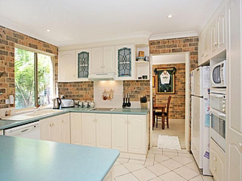 2 Guyagal Street, Bateau Bay NSW 2261