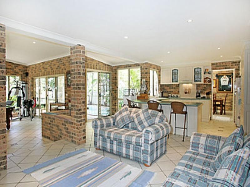 2 Guyagal Street, Bateau Bay NSW 2261